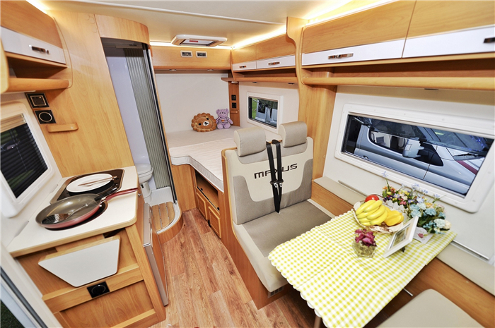 房车、风景和生活都在这里，拎起行囊，说走就走