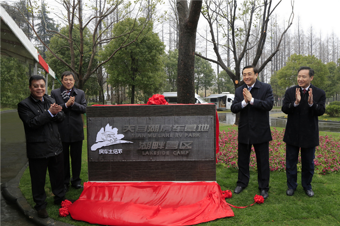 房车、风景和生活都在这里，拎起行囊，说走就走