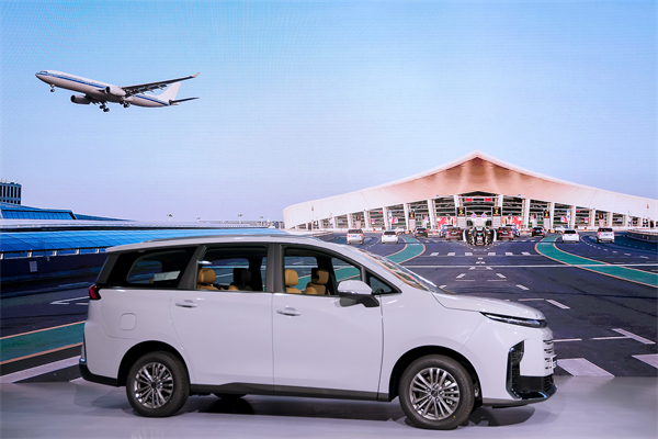 大空间、更省钱、长续航，“国民家用MPV”GA黄金甲大通G50混动MPV开启预售，满足家庭用车、旅游出行等全需求！