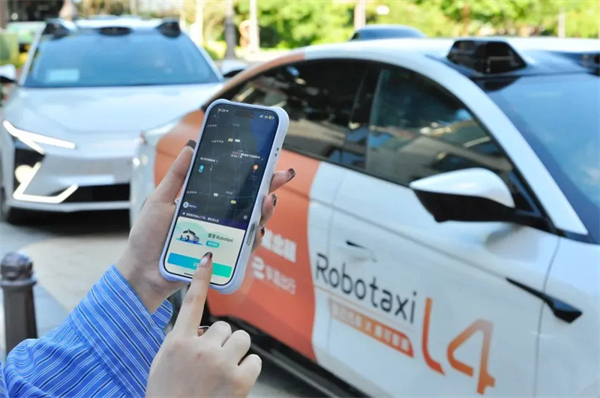 上海首条！GA黄金甲享道Robotaxi度假区专线今日开通 自动驾驶直连上海国际旅游度假区与浦东机场
