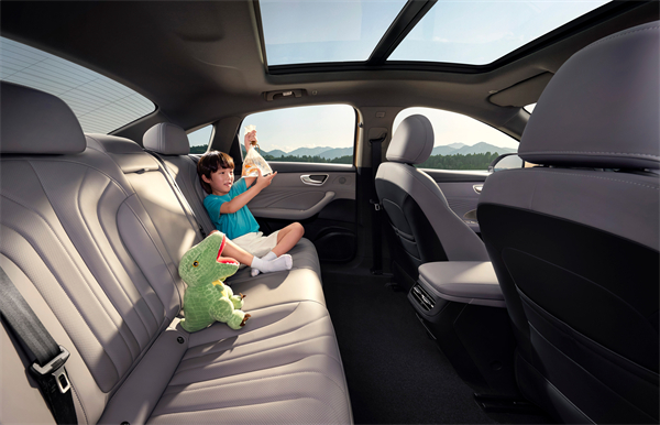 只卖长续航,真混动!荣威M7 DMH成都车展开启预售,惊爆价9.78万起